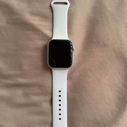 Silver Apple Watch SE with GPS 44mm Brand New