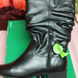 New With Tags And It's Original Box Women's Boots Size 11 Great Gift for Someone $10 Pickup only At Country Club And Grant 