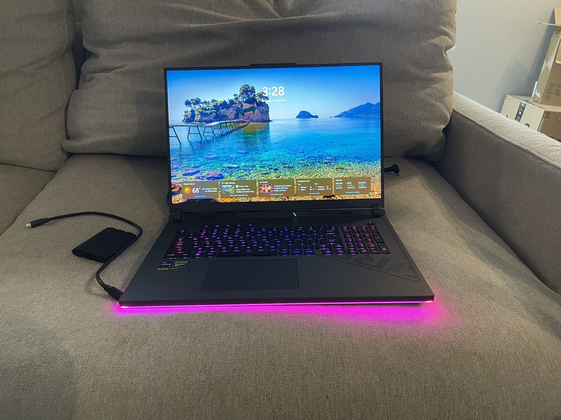 ASUS ROG STRIX 18G with RTX 4080 and 13th Gen I9