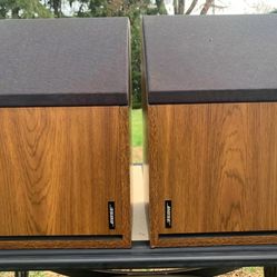 Bose 2.2 Bookshelf Speakers in Great Condition 