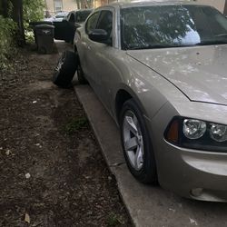 2008 Dodge Charger Runs Good A/c Cold Comes With A Set Of Rims 6000 OBO 