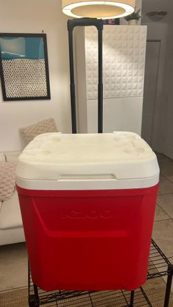 Igloo Rolling Cooler with Wheels & Handle – Great Condition!