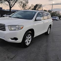 2010 Toyota Highlander 98kmiles clean title asking $9500