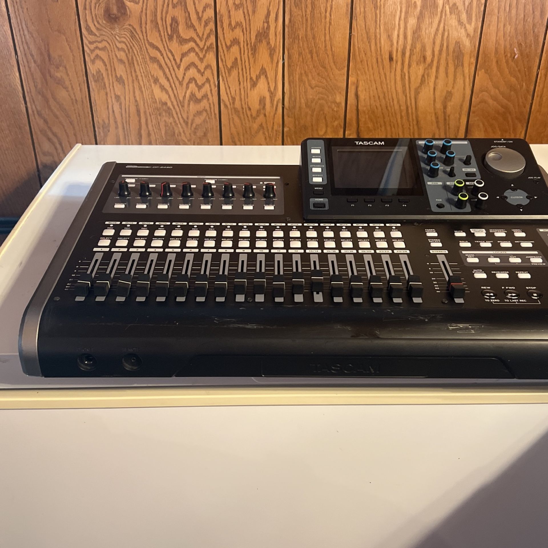 TASCAM DIGITAL STUDIO DP-24 SD
