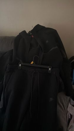 Black Nike Tech Top+Bottom (Grey Logo)