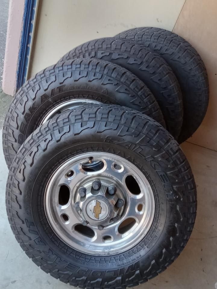 Stock Wheels Rims And Tires 8lug Chevy GMC for Sale in Irving, TX OfferUp