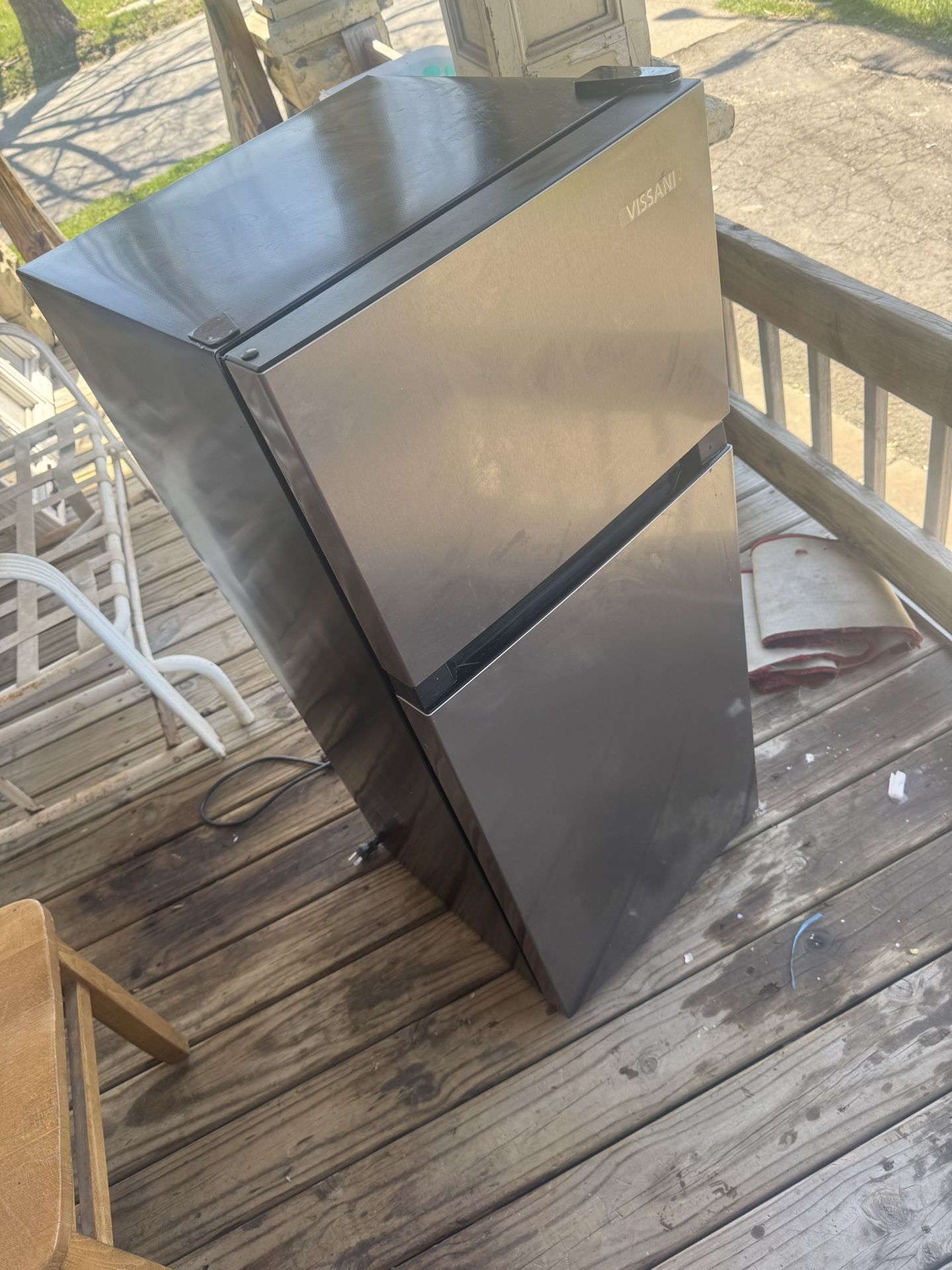 Vissani mini fridge and freezer