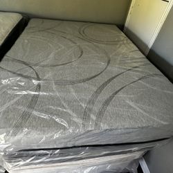 Queen Size Matress