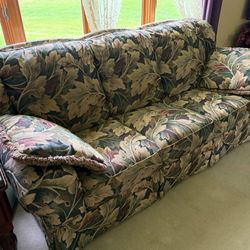 Free Delivery - Flex Steel Couch For Sale! 