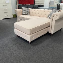 SECTIONAL IN IVORY MICROFIBER 