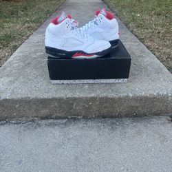 Jordan 5 Fired Red