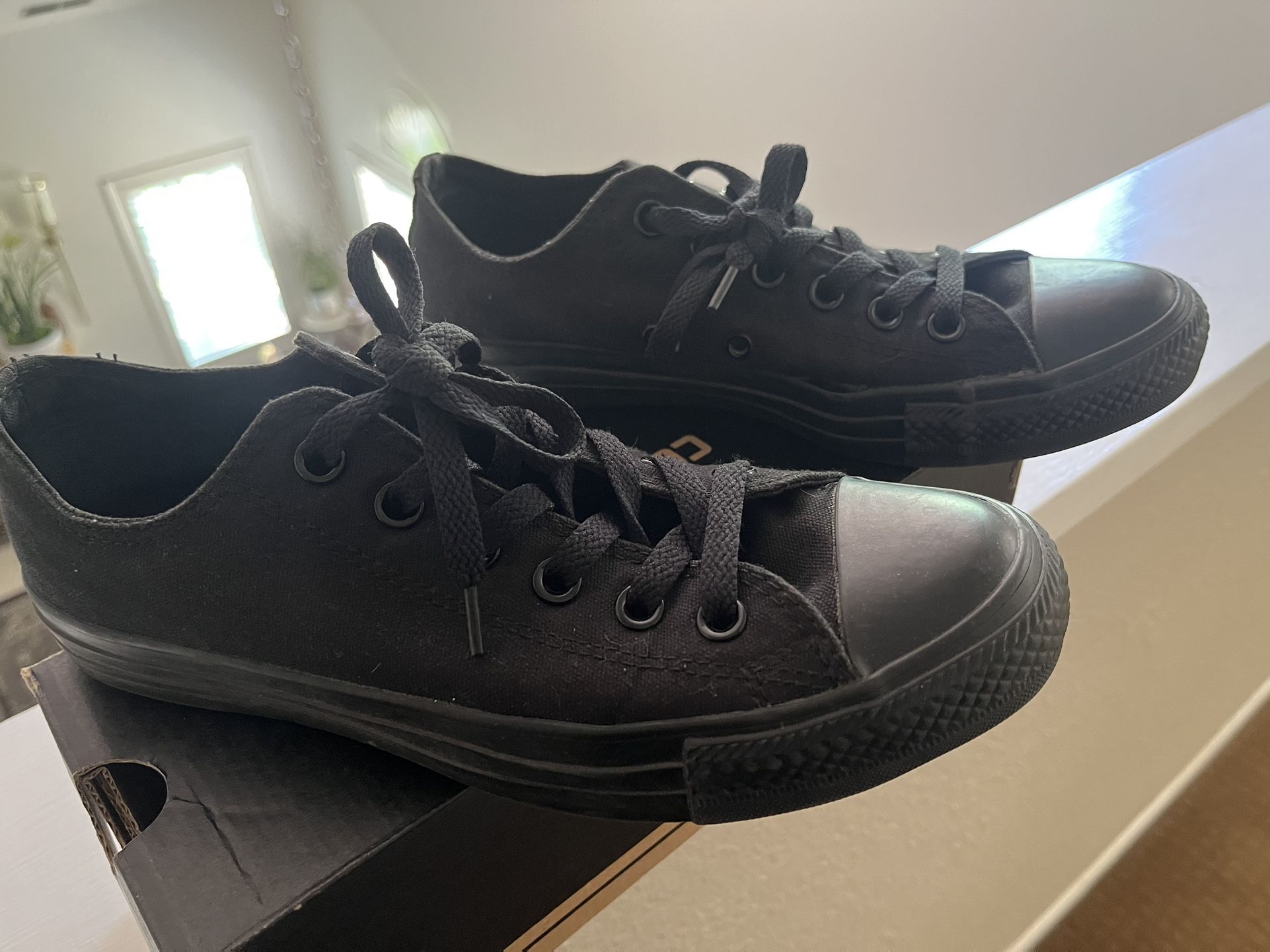 Converse Black On Black Women’s 8