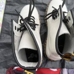Doc Martens Women’s 8