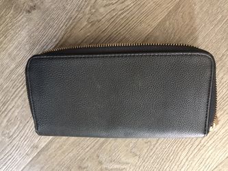 Zipper wallet 9”x4” lots of compartments