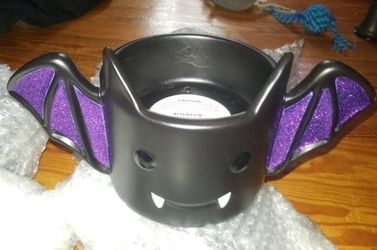 Bath & Body Works Halloween Bat-3 wick Candle Pedestal -NEW (x8 available)-$28 each