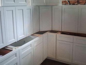 White Shaker Kitchen Cabinets