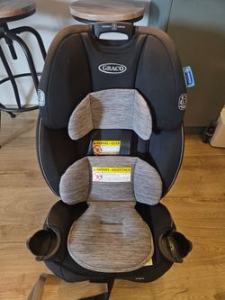 Graco Slimfit 3-in-1 carseat - like new, used for 1 week