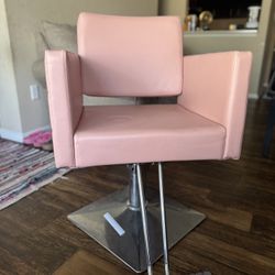 Salon chair *Perfect For Stylist, Braiders*