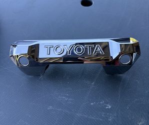 2022-2023 3rd Gen Toyota Tundra OEM Chrome Tailgate Handle