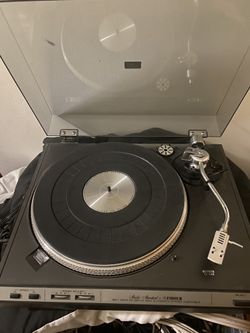 Vintage Fisher Turntable, This Unit Is Complete And Fas The Original Paperwork With It. 