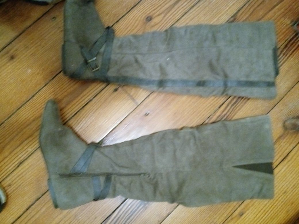 Like New Size 9 Women's Steve Madden Thigh High Boot With Heel These Are Expensive I Know That I'm Offering For Only $40 Going Out Of Business Sale At