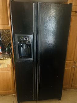 GE Refrigerator NEEDS TO GO