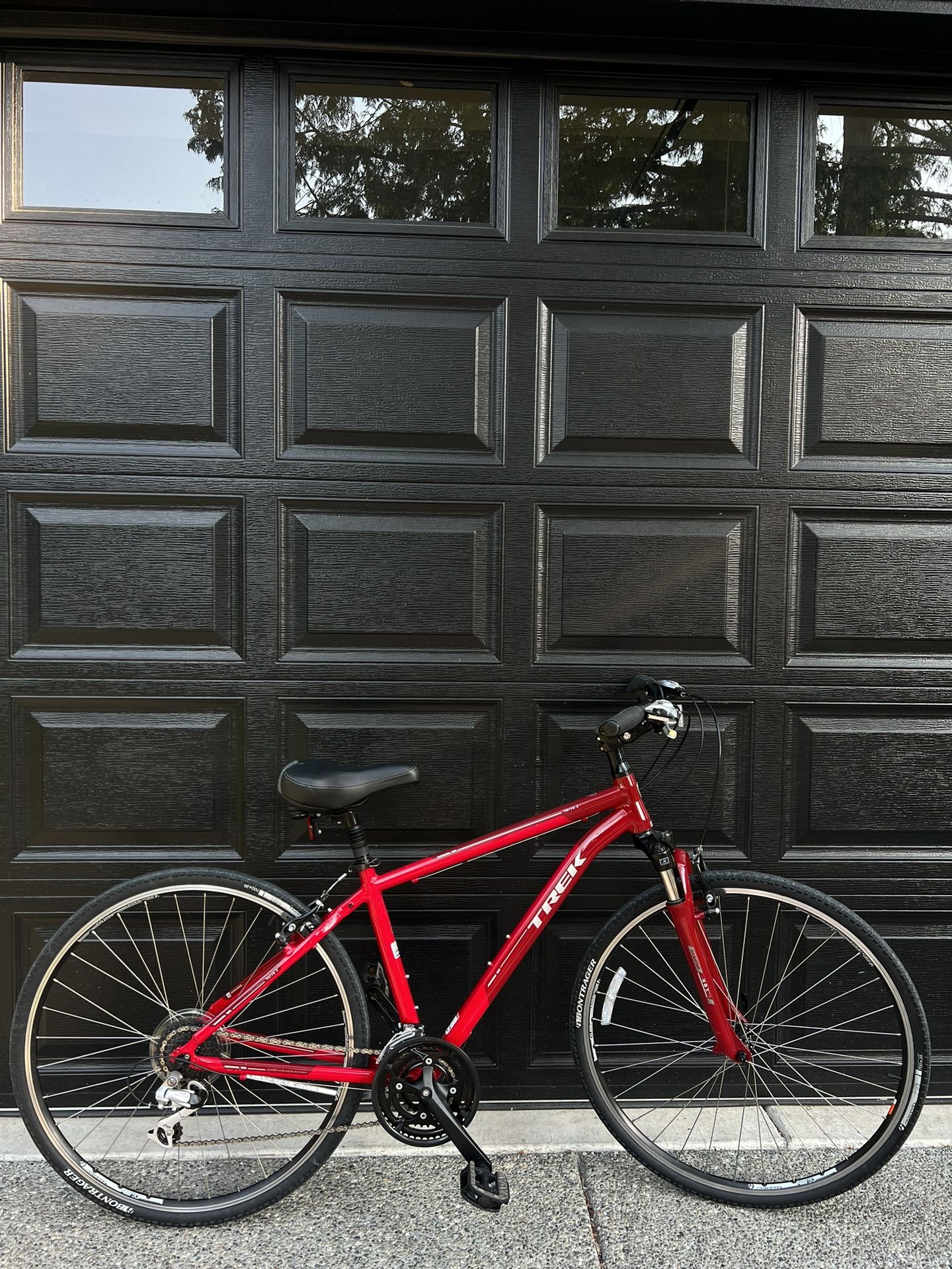 Trek Verve 3 Hybrid Bike