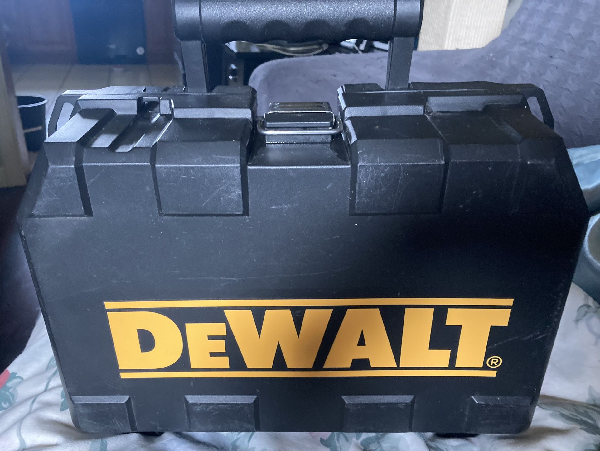 DEWALT SMALL BLACK CARRY CASE TOOL BOX