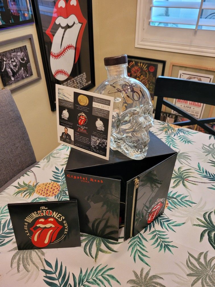 Rolling STONES Dan Aykroyd Signed Crystal Head Vodka Bottle Set