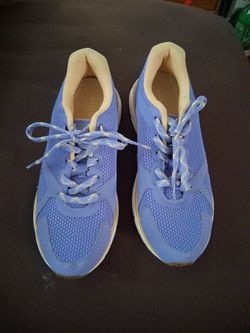 Light Blue Athletic Running Shoes Sneakers - Size 9.5