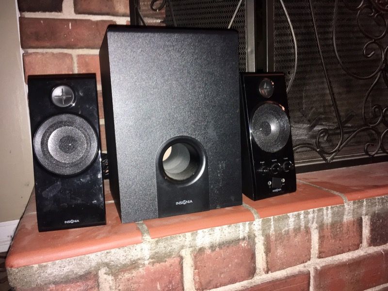 Insignia NS-PCS41 2.1 Computer Speaker System w/ Subwoofer