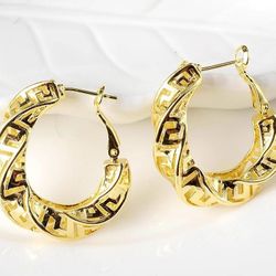 Beautiful Design Earrings  14k Gold Plated