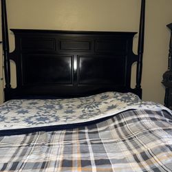 Stately Black Wood Cal King Bedroom Set & 4-Post Headboard & Drawers