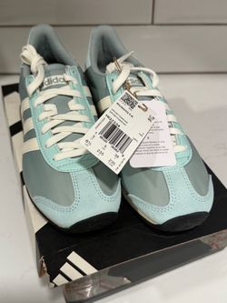 BRAND NEW ADIDAS RUNVISTA SNEAKERS – WOMEN’S SIZE 6.5 – SEAFOAM GREEN / MINT – NEVER WORN – WITH TAGS & BOX