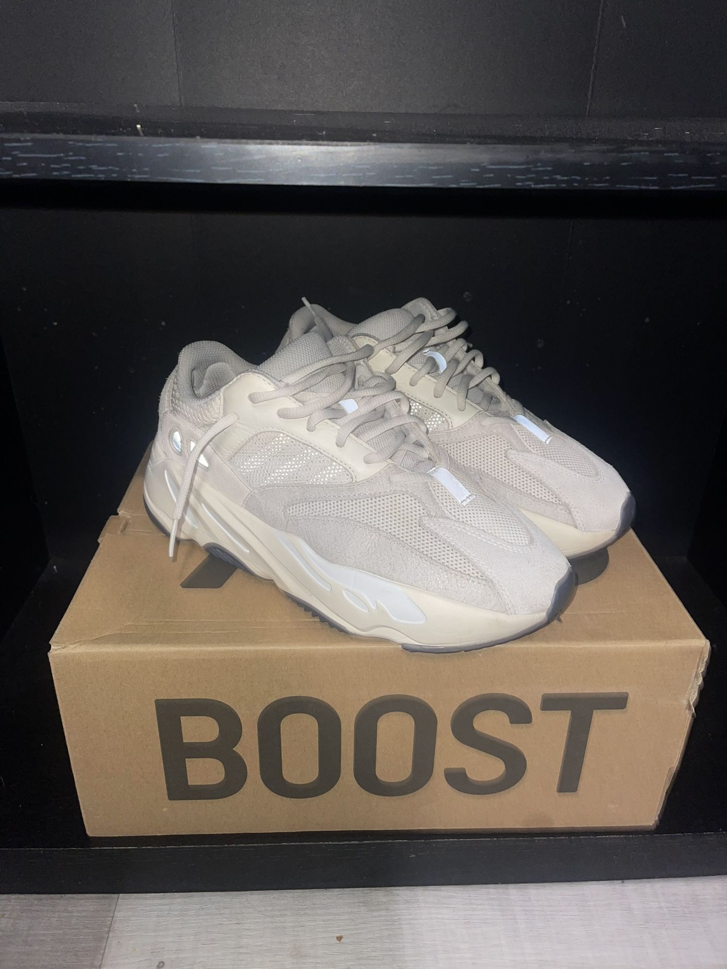Adidas Yeezy 700 Boost Analog
