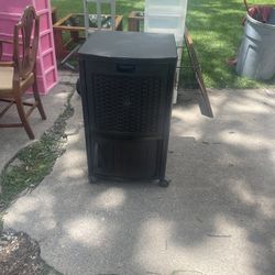 SUNCAST outdoor Rolling Cooler and Bottom Storage Container, w/ Wire Racks, $40