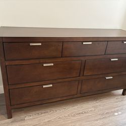 Dresser - Wood - 7-drawer