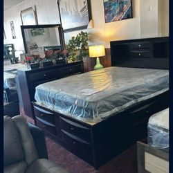 Ireland Espresso Finish Queen Bed
ACME$10 Down Payment And Financing Available