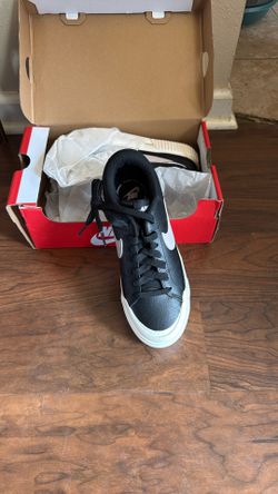 Nike Women’s Court Legacy Lift