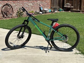 🚲 Schwinn Mountain Bike 29" - ¡Nueva! 🚲
🔥 Completamente nueva, lista para rodar. Excelente opción para ciudad, senderos y paseos.
✅ Rodado 29" ✅ Su