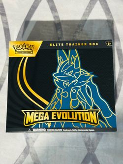 Pokemon Mega Evolution Lucario Etb