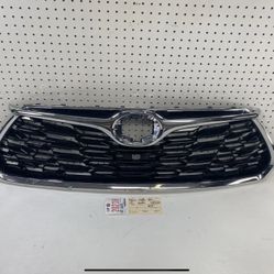 2020 2022 TOYOTA HIGHLANDER FRONT UPPER GRILLE W/ EMBLEM OEM