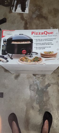 PizzaQue Outdoor Pizza Oven.  Brand New