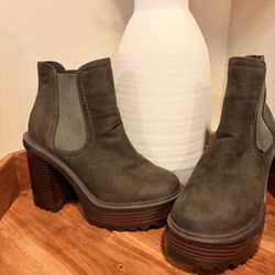 Chunky Platform Chelsea Boot - Olive Suede 