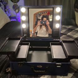 Traveling Vanity/Makeup Case 