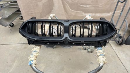 2019 and 2025 g15 8series bmw complete Grill
