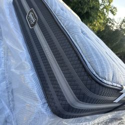 Queen Size Bed And Box spring 