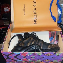 Size 42 Lv Sneakers