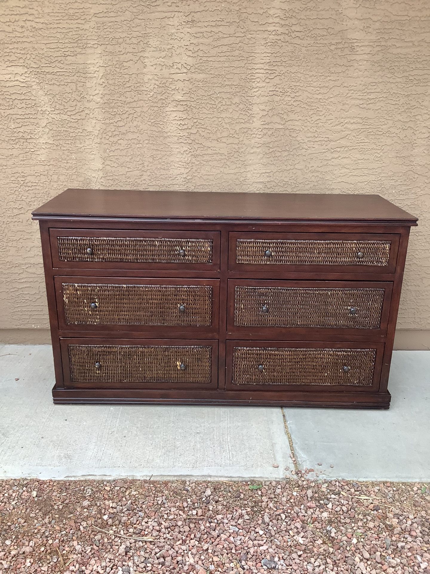 Dresser