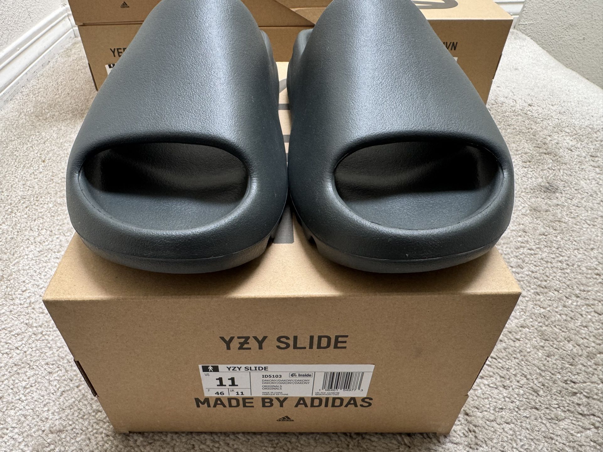 Yeezy SLIDE ADULTS (Dark Onxy)